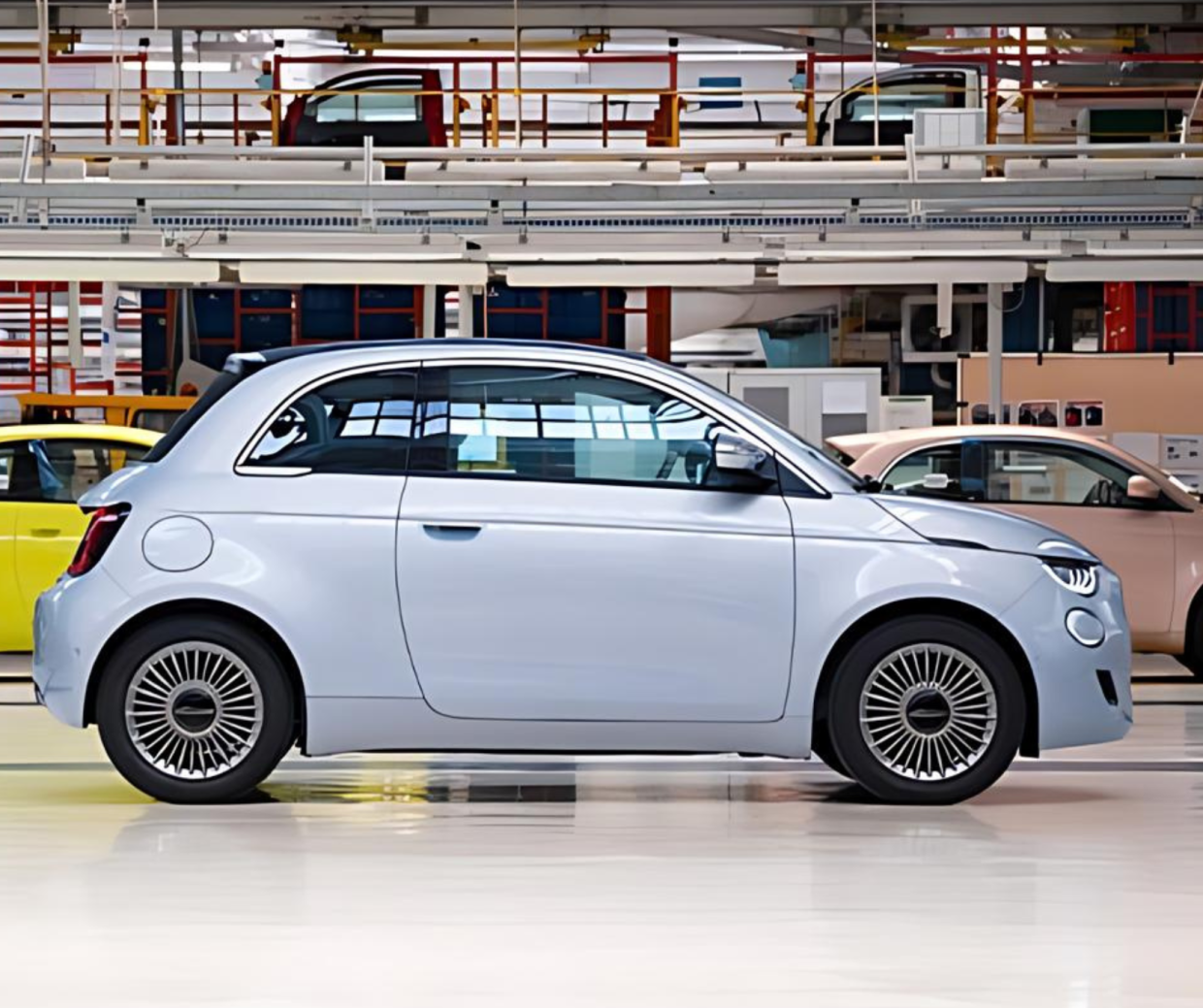 Auto, +3,6% in Europa e Renault batte tutti. Giù Volkswagen e Stellantis. Ecco tutte le cifre
