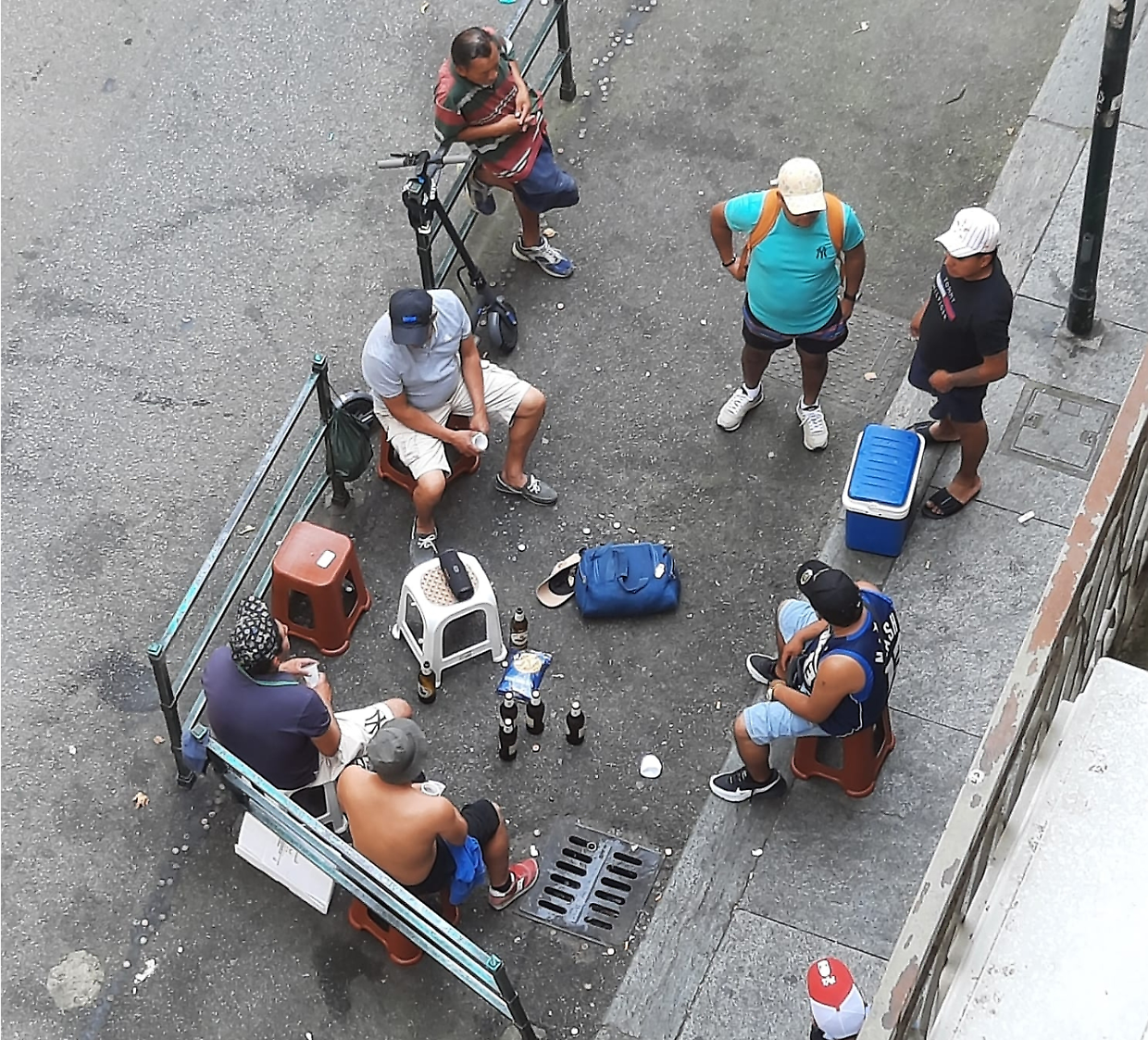 L’attacco del Consolato del Perù: «Basta bivacchi, la nostra comunità è indignata»