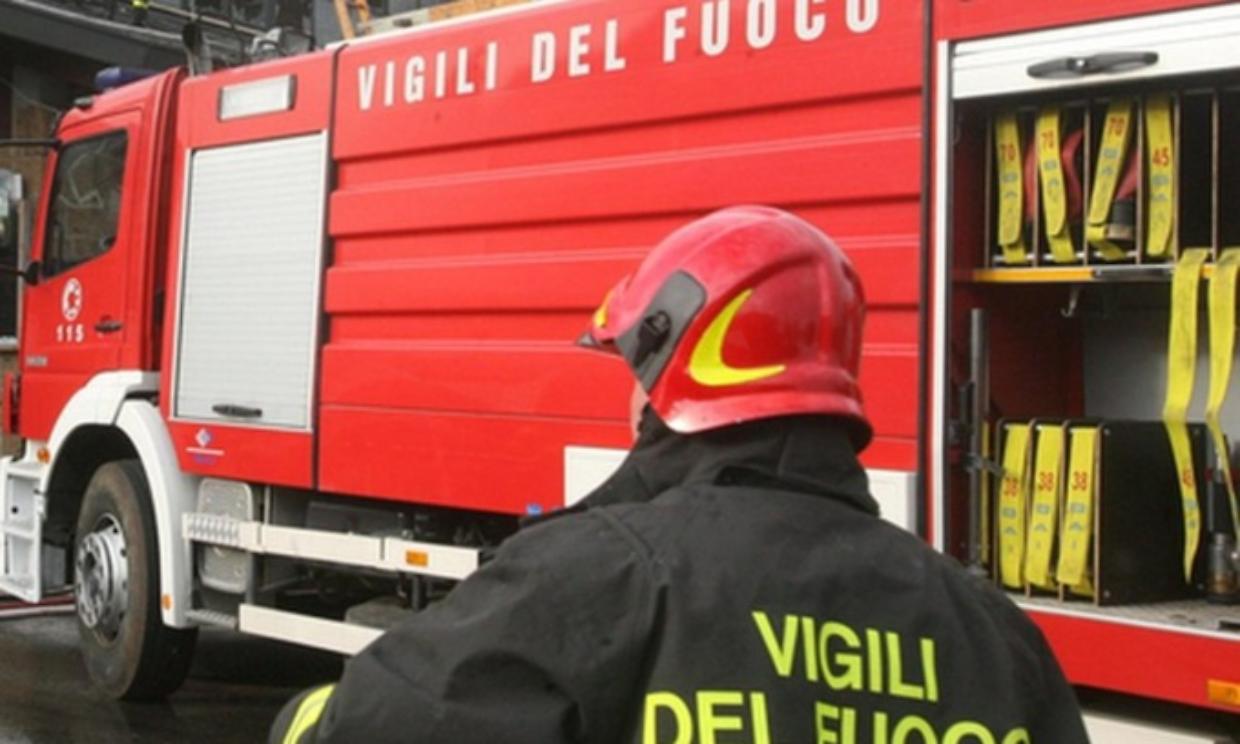 Torino, le cantine dei palazzi a fuoco: doppio incendio a pochi minuti uno dall'altro