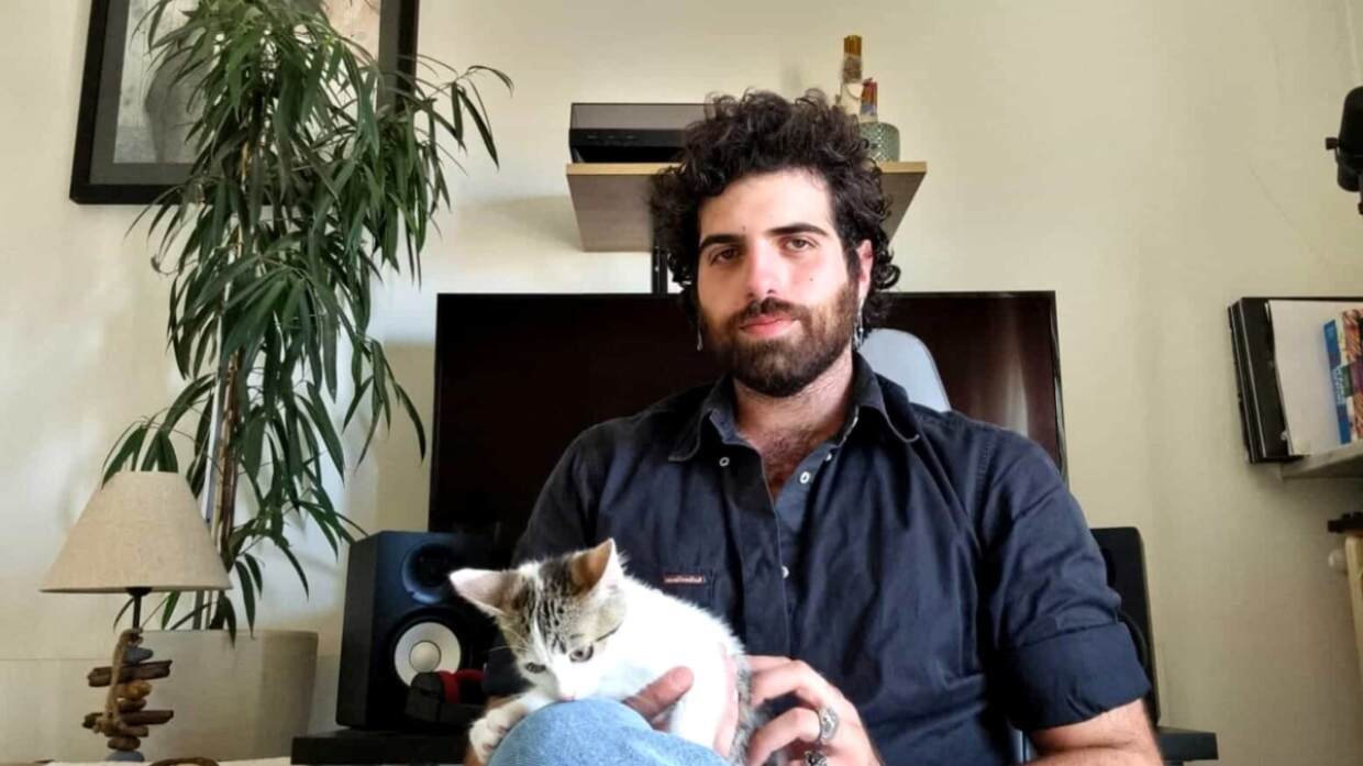 Grugliasco: una gattina abbandonata viene salvata e adottata da un agente di polizia