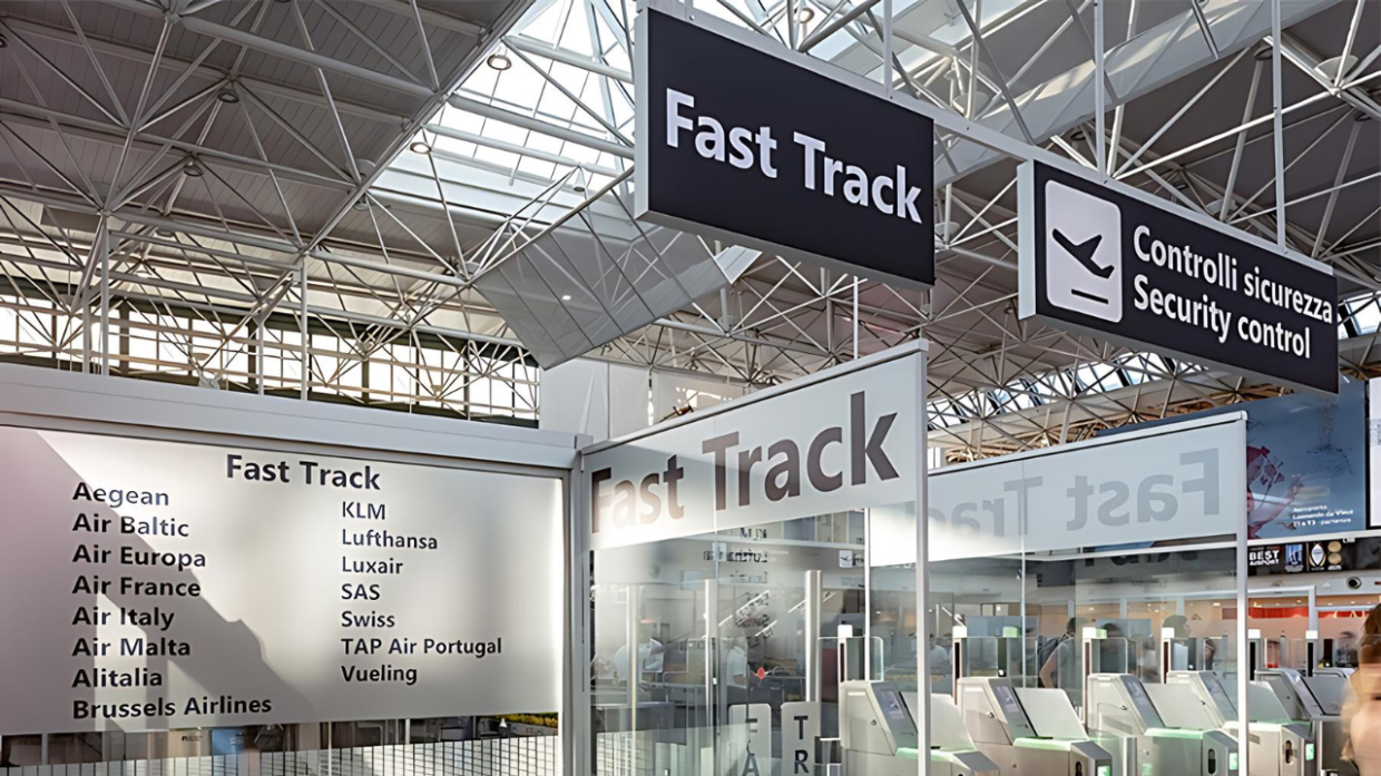 All'aeroporto di Caselle come in autostrada, le code all'imbarco si saltano con il Telepass