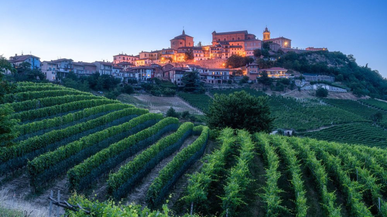 La Morra, un borgo che cambia: residenti, matrimoni e carta d'identit&agrave; digitale elettronica