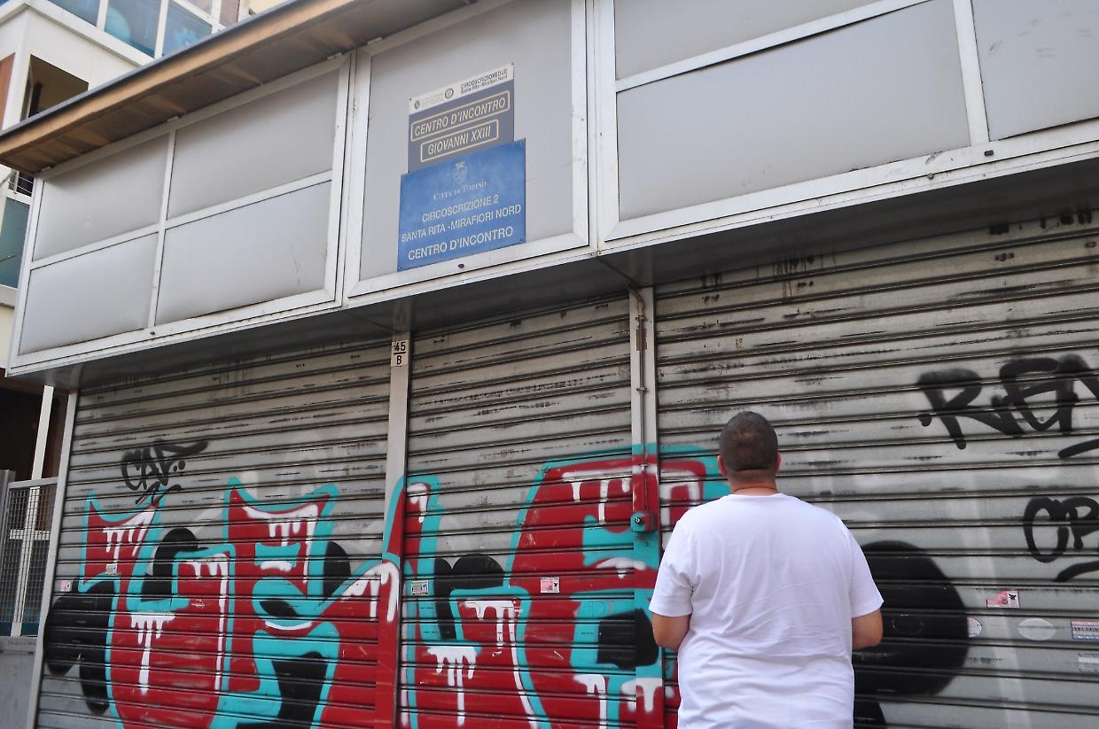 Il centro d'incontro di via Giacomo Dina non ha più riaperto