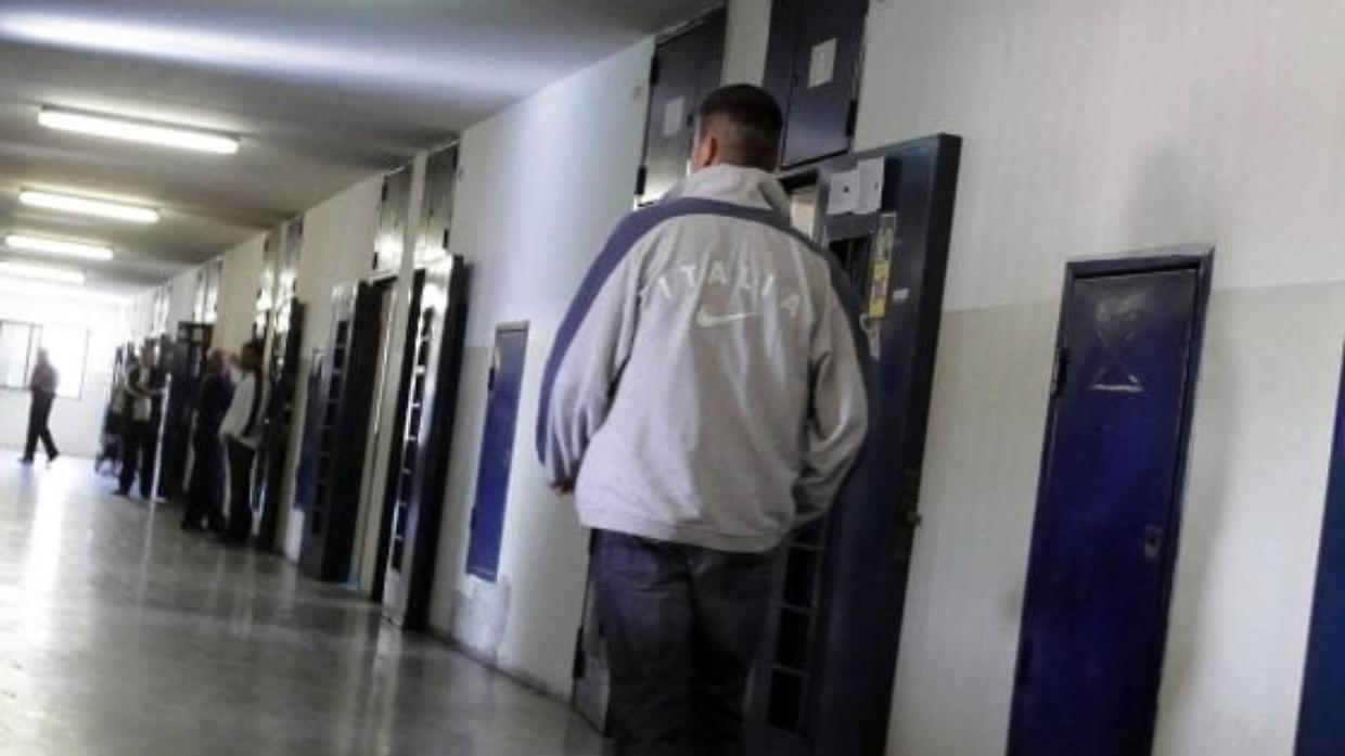 Torino, detenuto tenta il suicidio. Lo salvano gli agenti penitenziari 