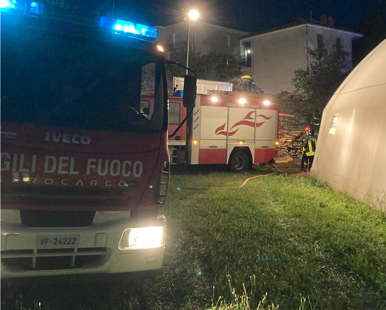 Incendio in un'attività commerciale a Castellamonte