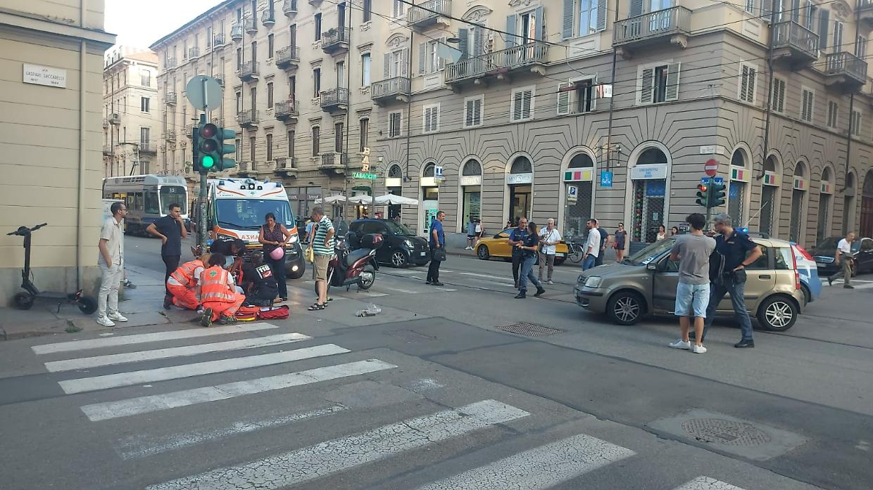 I soccorsi sul posto dopo l'incidente del monopattino in via Cibrario 