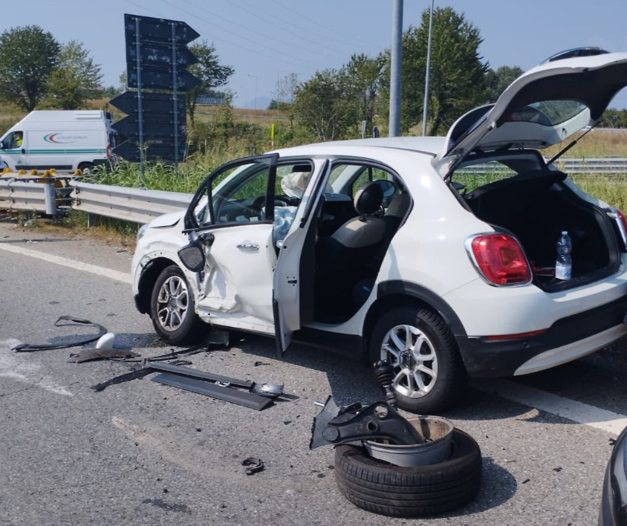Incidente in tangenziale, tre automobilisti feriti e portati in ospedale