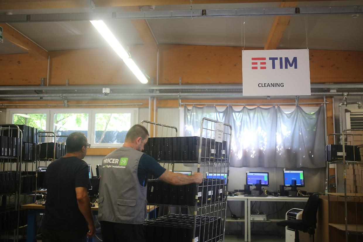 Tra i maghi del modem e i lavandai degli asiliCosì si lavora in cella