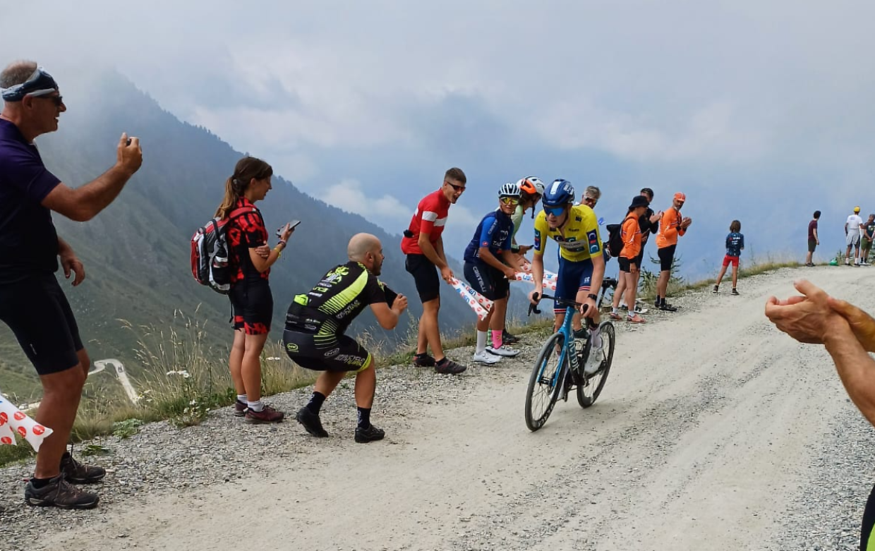 Colle delle Finestre da favola: il Tour de l'Avenir incorona i campioni del futuro 