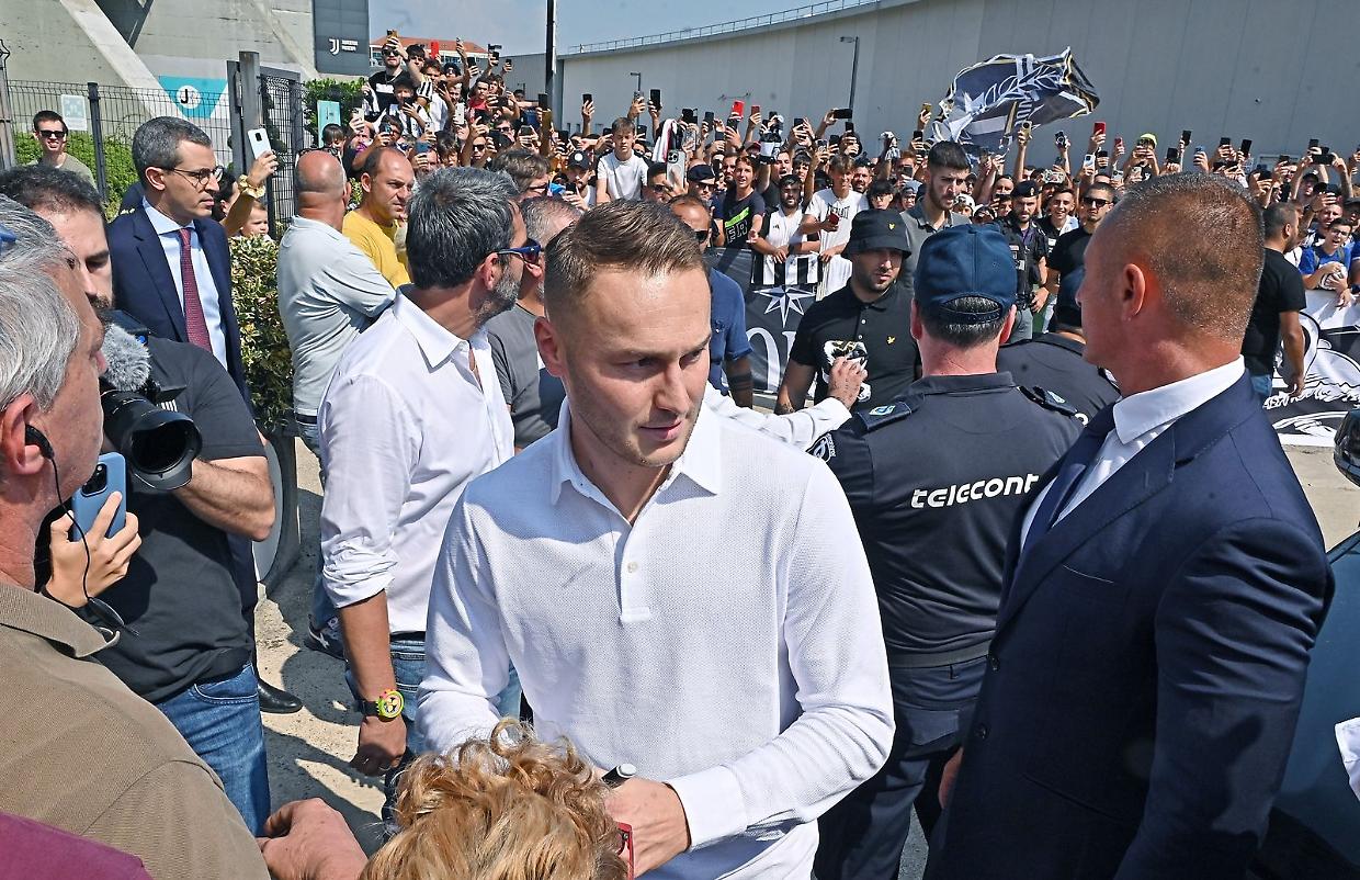 Juve, Koopmeiners e un'accoglienza da star: ecco cosa è successo in casa bianconera