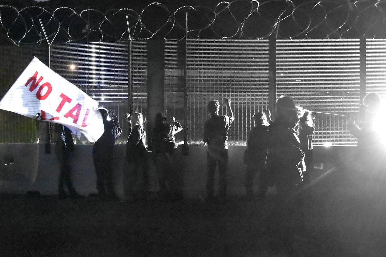 I No Tav tornano all'attacco: assalto al cantiere, tolti i sigilli al presidio