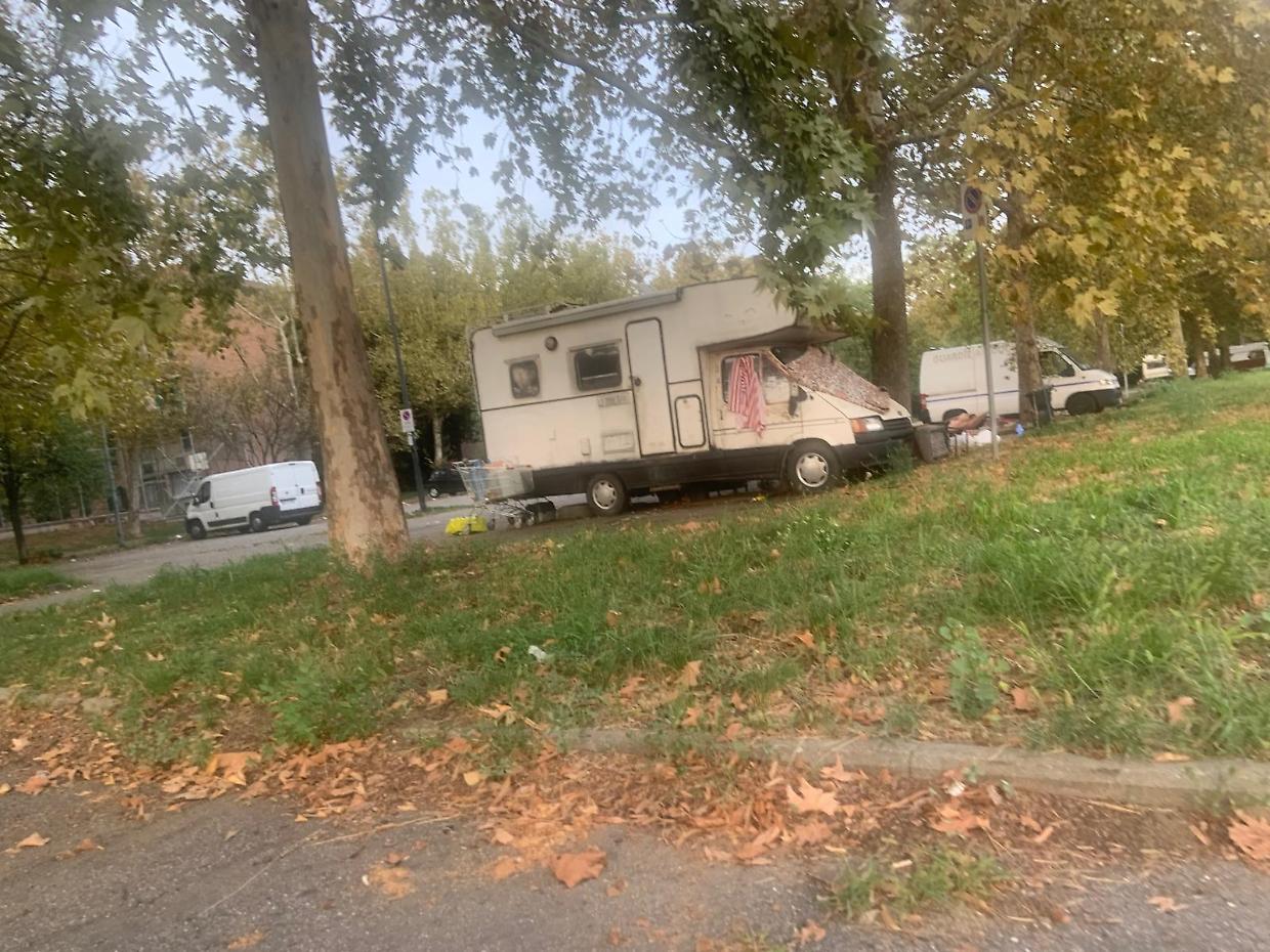 Corso Tazzoli come un campo rom "Qui siamo disperati aiutateci"