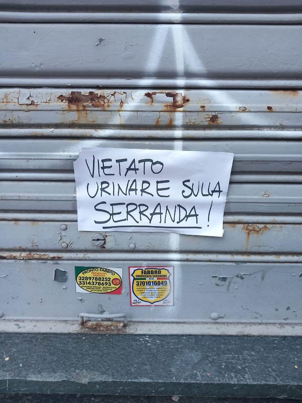 Borgo Filadelfia, sale la tensione tra i residenti:  esche letali e cartelli di protesta per le strade