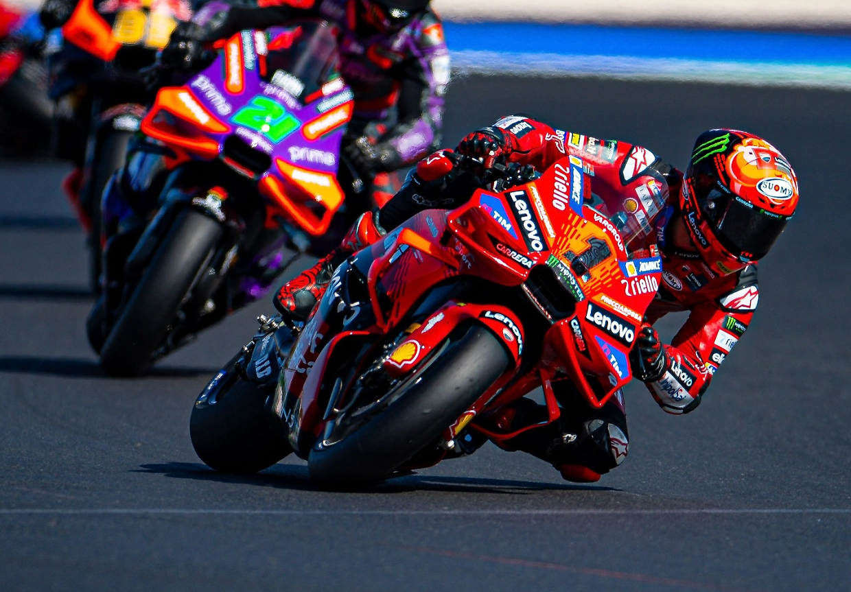 A Misano Sprint Race infuocata: Pecco Bagnaia brucia, Martin vola. Ma la gara è ancora tutta da scrivere...