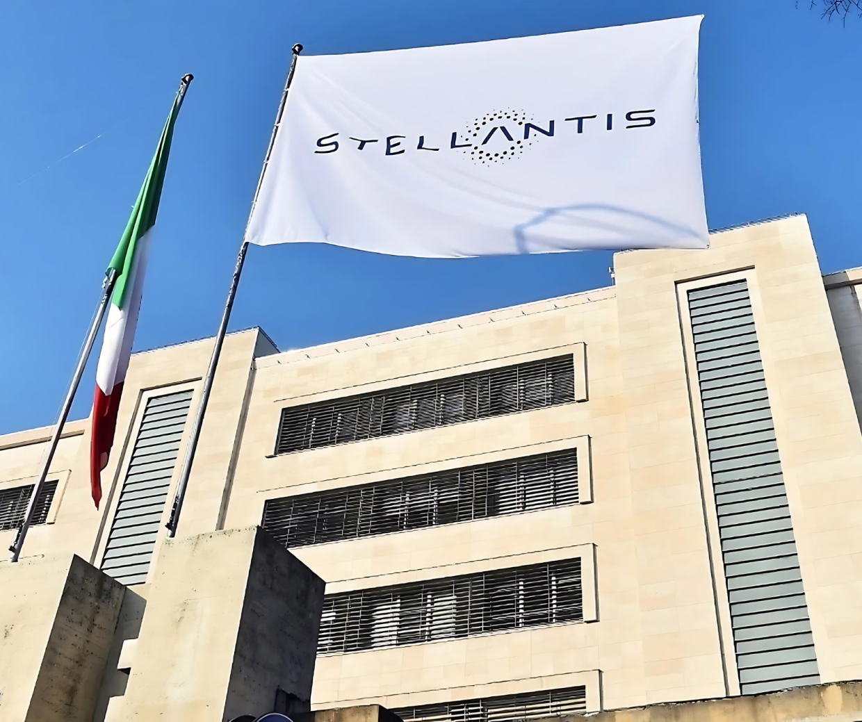 Stellantis: Mirafiori al centro. Ma i sindacati attaccano