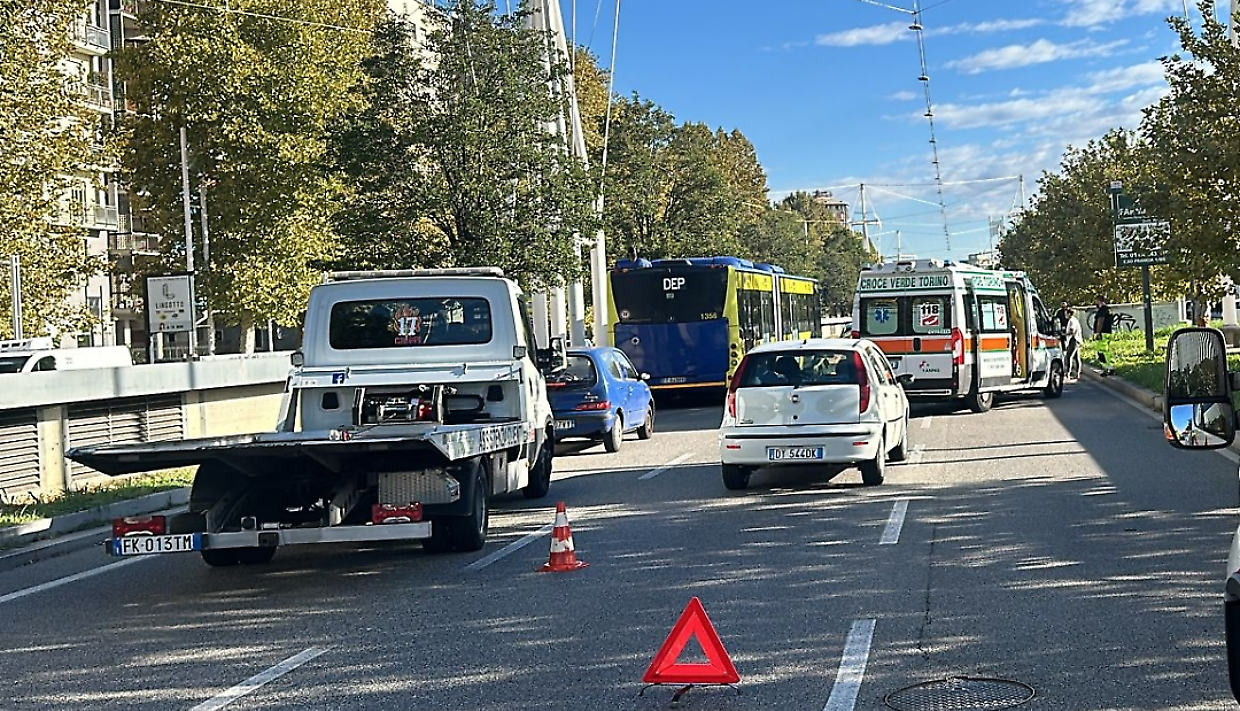 Traffico in tilt in corso Inghilterra a causa di un incidente. Tre i feriti