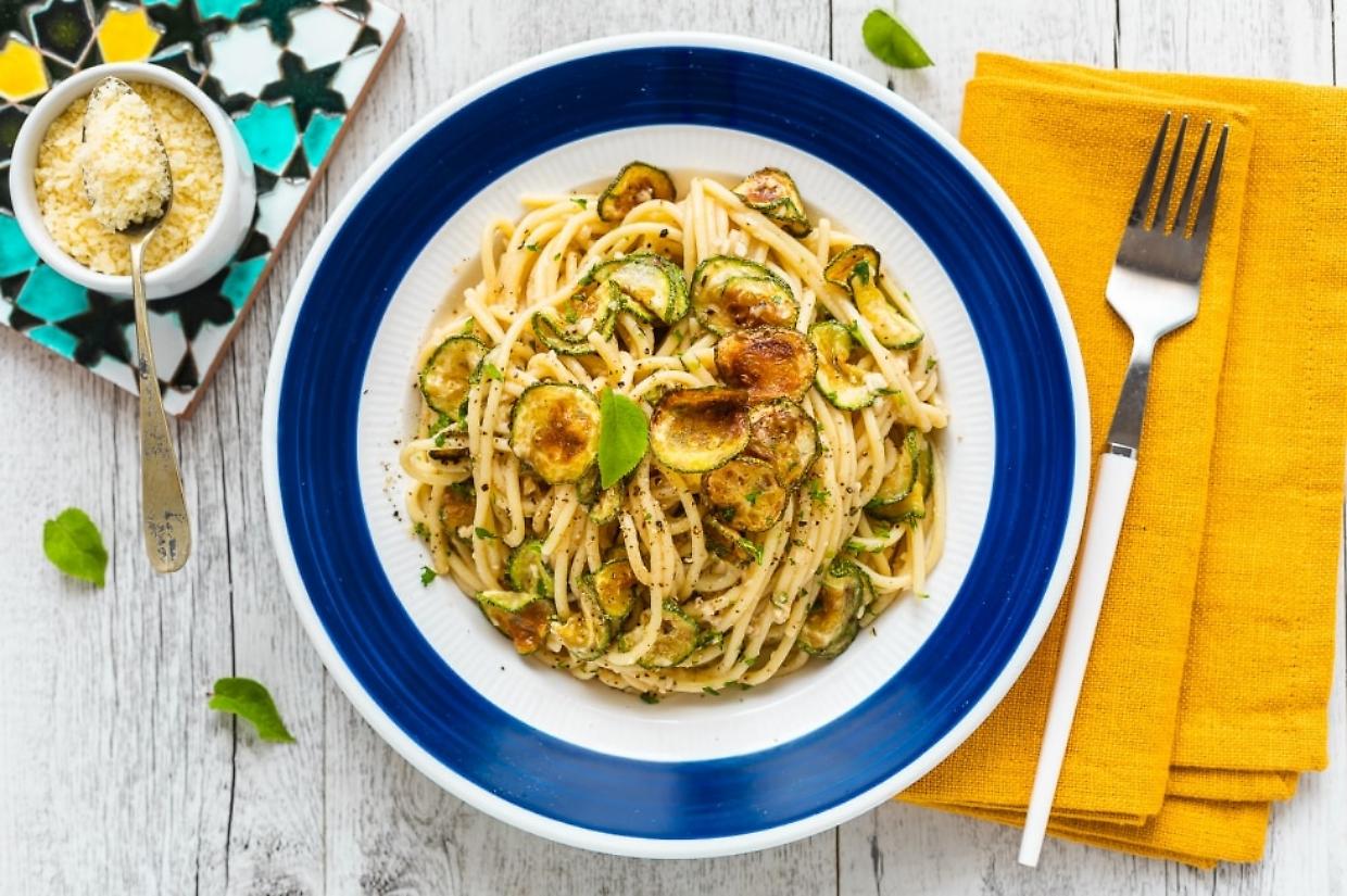Zucchine, linguine e provolonenell’iconica “pasta alla Nerano”