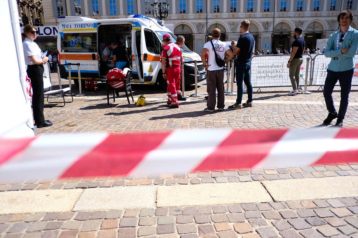 Incidente al Salone dell'Auto: 15 persone ferite