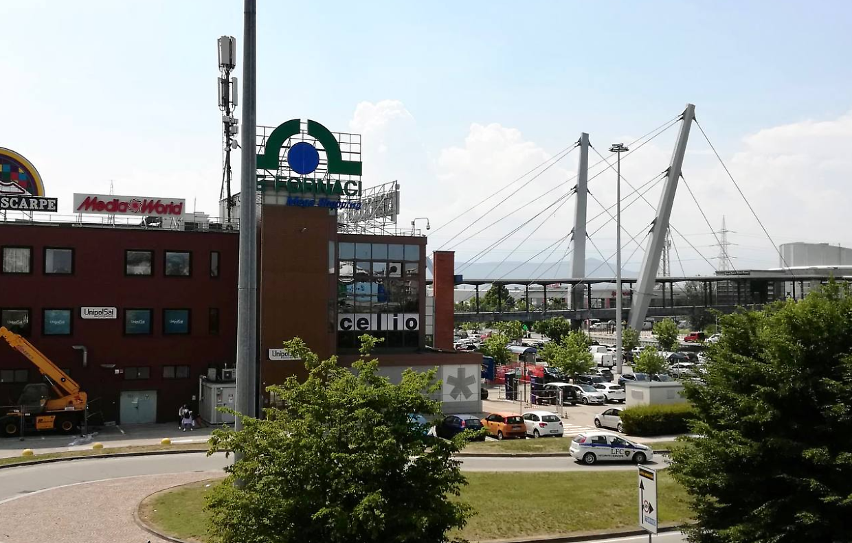Raffica di furti tentati e riusciti, i negozi del centro commerciale Le Fornaci nel mirino dei ladri