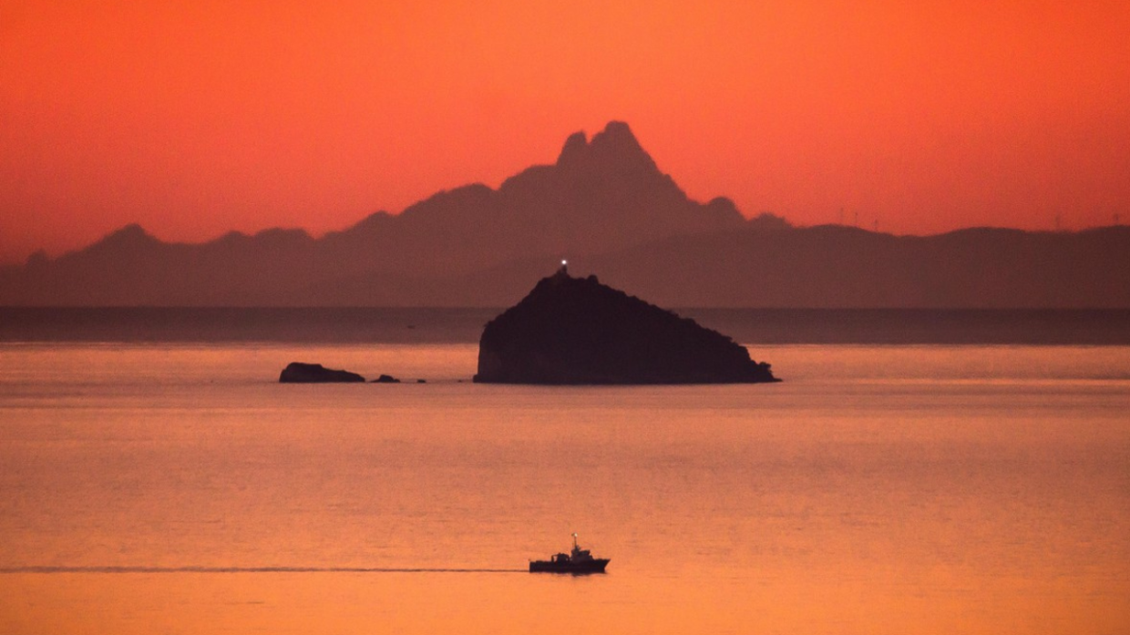 Il Monviso si vede anche dalla Toscana: la foto che stupisce il web