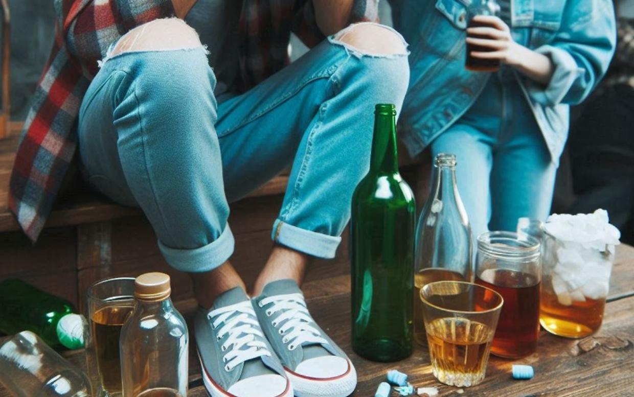 Una 15enne beve vodka e collassa in strada, chiuso il minimarket che le ha venduta la bottiglia