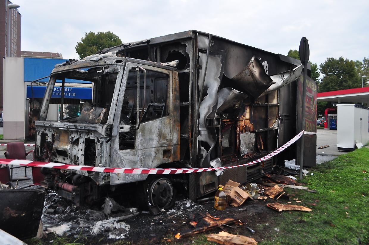 La paninoteca distrutta dalle fiamme