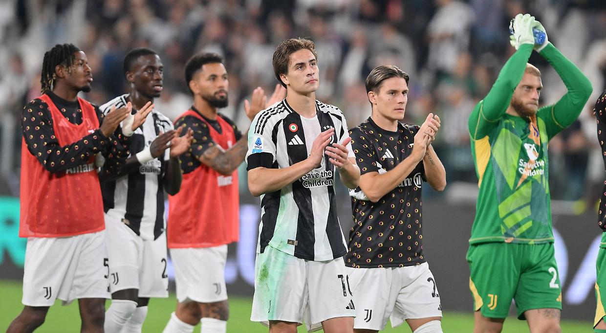 I bianconeri dopo lo 0-0 contro il Napoli, il terzo di fila per la Juve