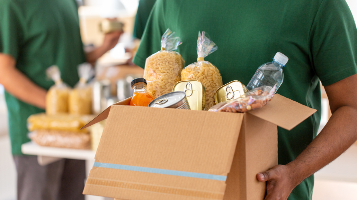 Barriera di Lanzo, la raccolta alimentare arriva in parrocchia grazie alle donazioni di residenti e commercianti