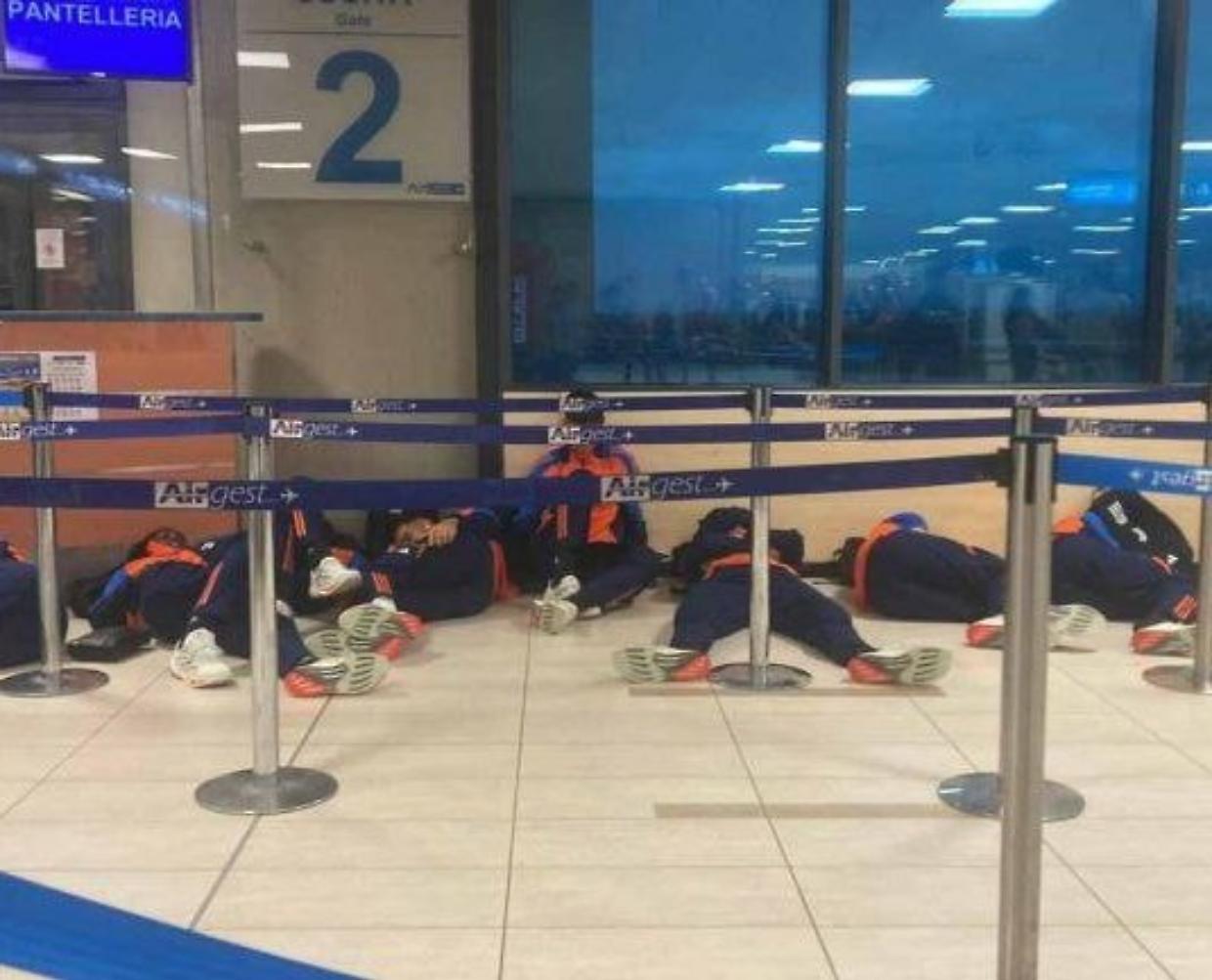 Incredibile odissea per la Juventus Next Gen: notte in aeroporto dopo il match contro il Trapani