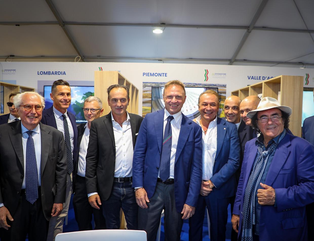 G7, allo stand del Piemonte spunta Al Bano