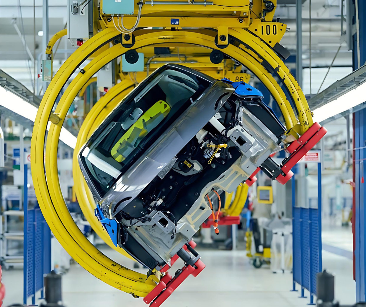 Crollo della Produzione Industriale in Piemonte: L'Auto e il Tessile Affossano la Regione