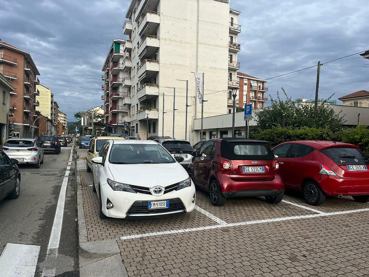 A Chieri stop ai parcheggi gratis: «Ora arriva la sosta a pagamento»