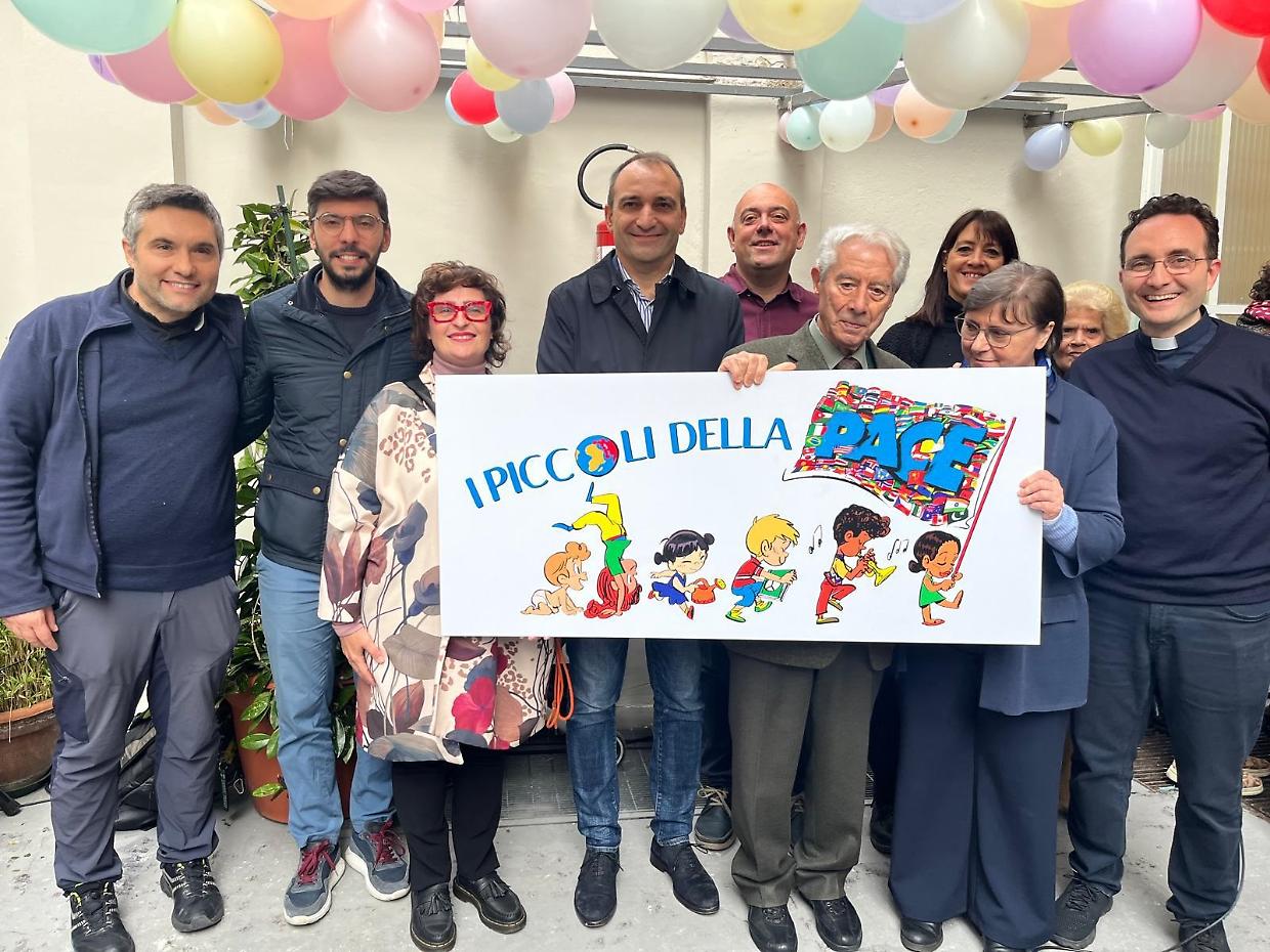 Taglio del nastro per la nuova materna