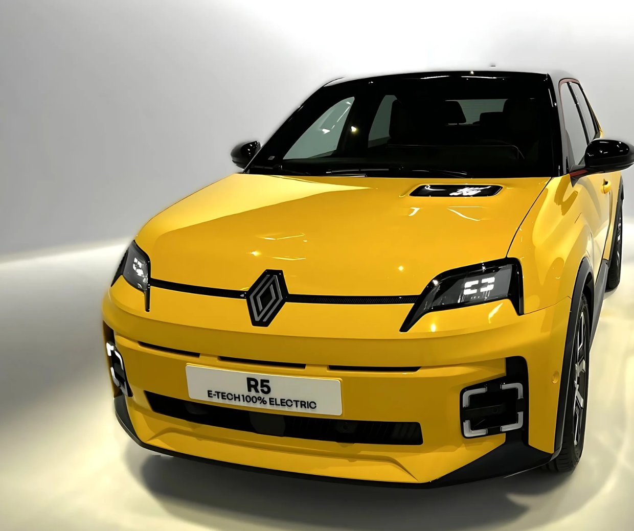 Dopo Stellantis anche Renault stacca la spina: arriva la R5 ibrida?