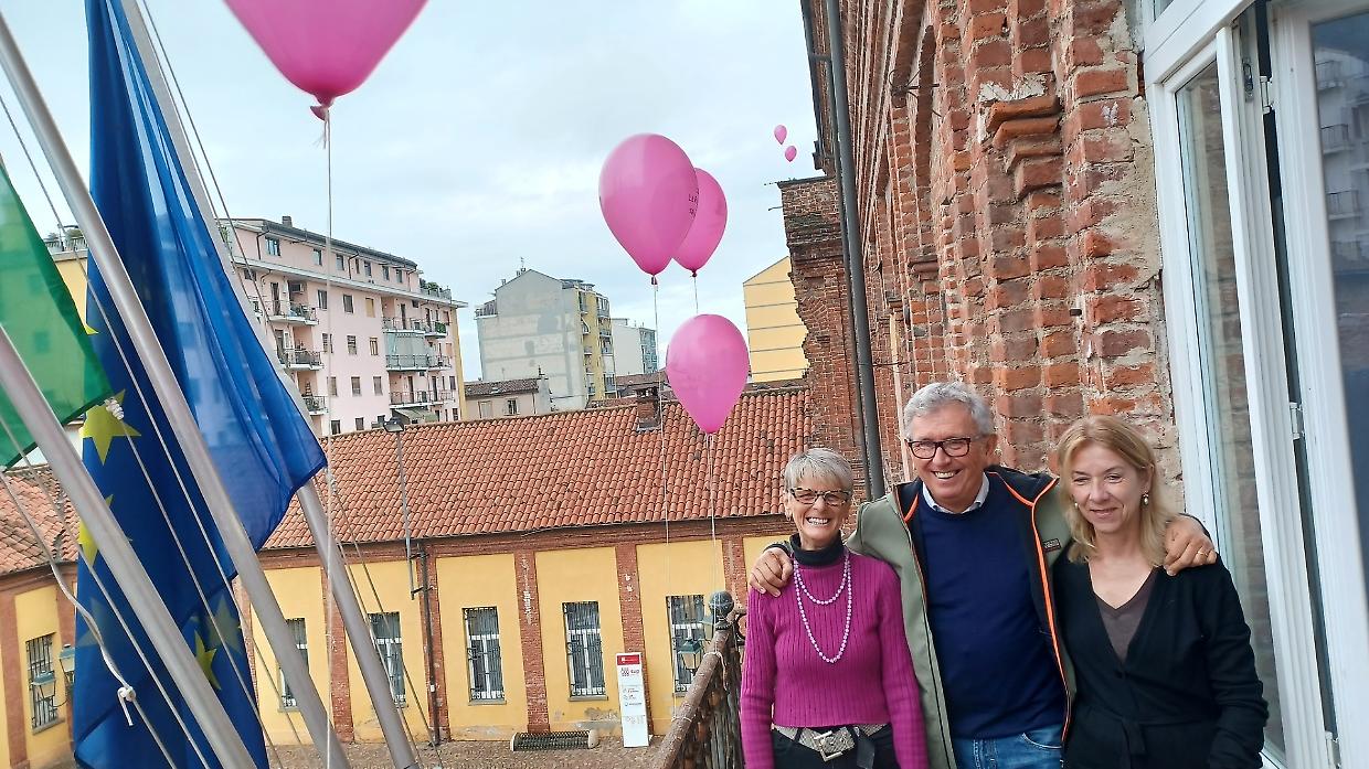 Chivasso si tinge di rosa:  "La prevenzione salva la vita"