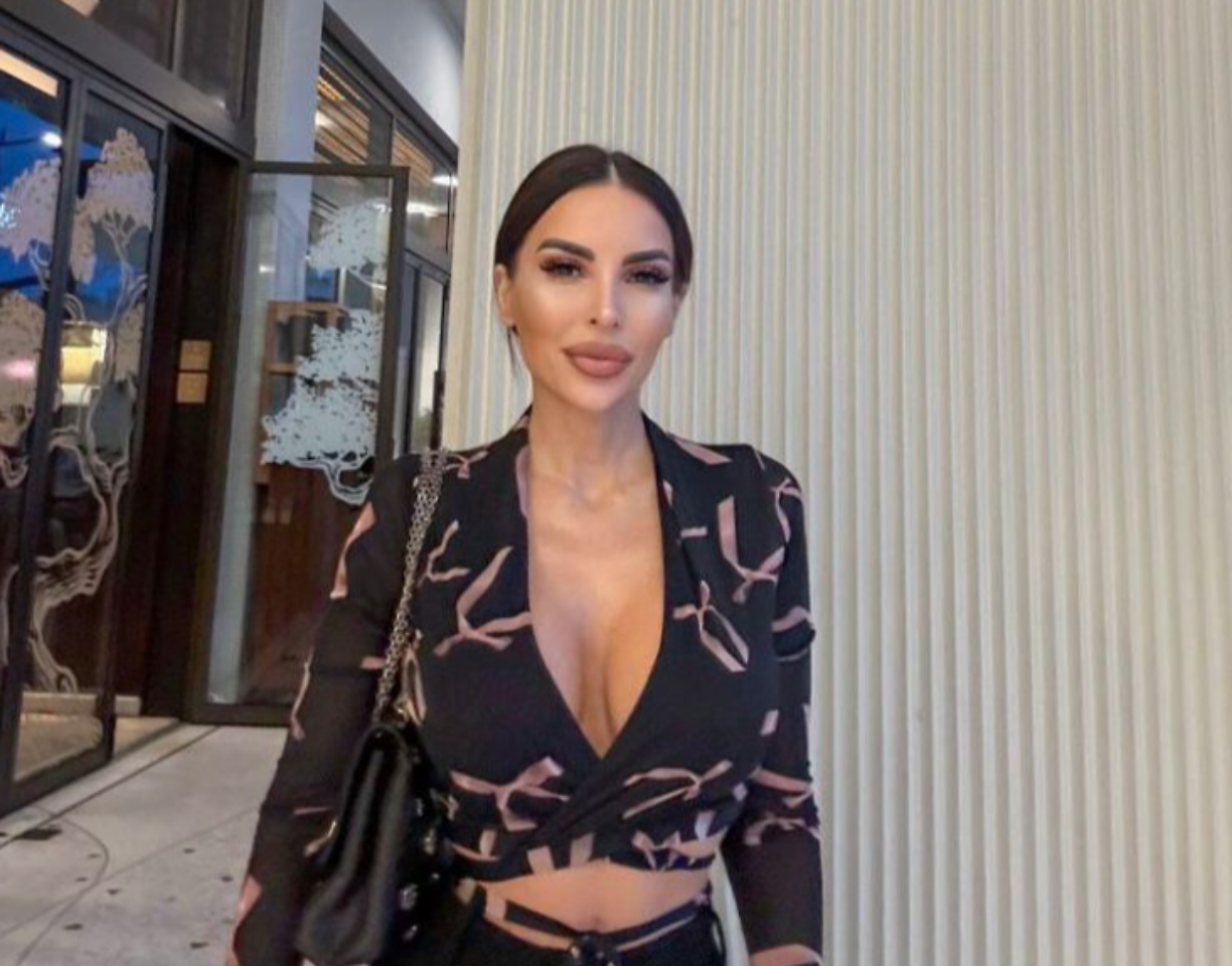 Marialuisa Jacobelli conquista i social con una scollatura mozzafiato