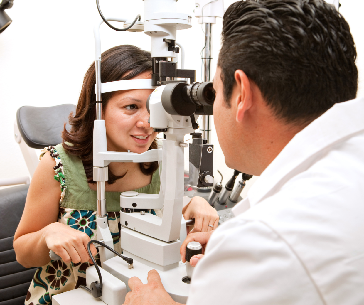 All'Asl TO5, nuove tecnologie per gli interventi di cataratta e retina: «Cure più efficaci e tempi di attesa più brevi»