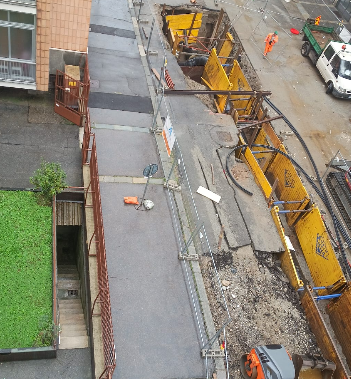 Disagi in via Casteldelfino per la raccolta carta, nel mirino finisce un cantiere
