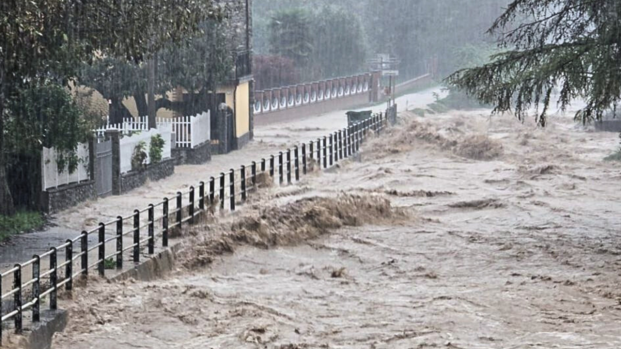 Paura in provincia di Savona, da Loano e Albenga all'entroterra (nella foto, la situazione del Bormida). In Piemonte, allerta gialla allargata anche alle provincia di Torino 