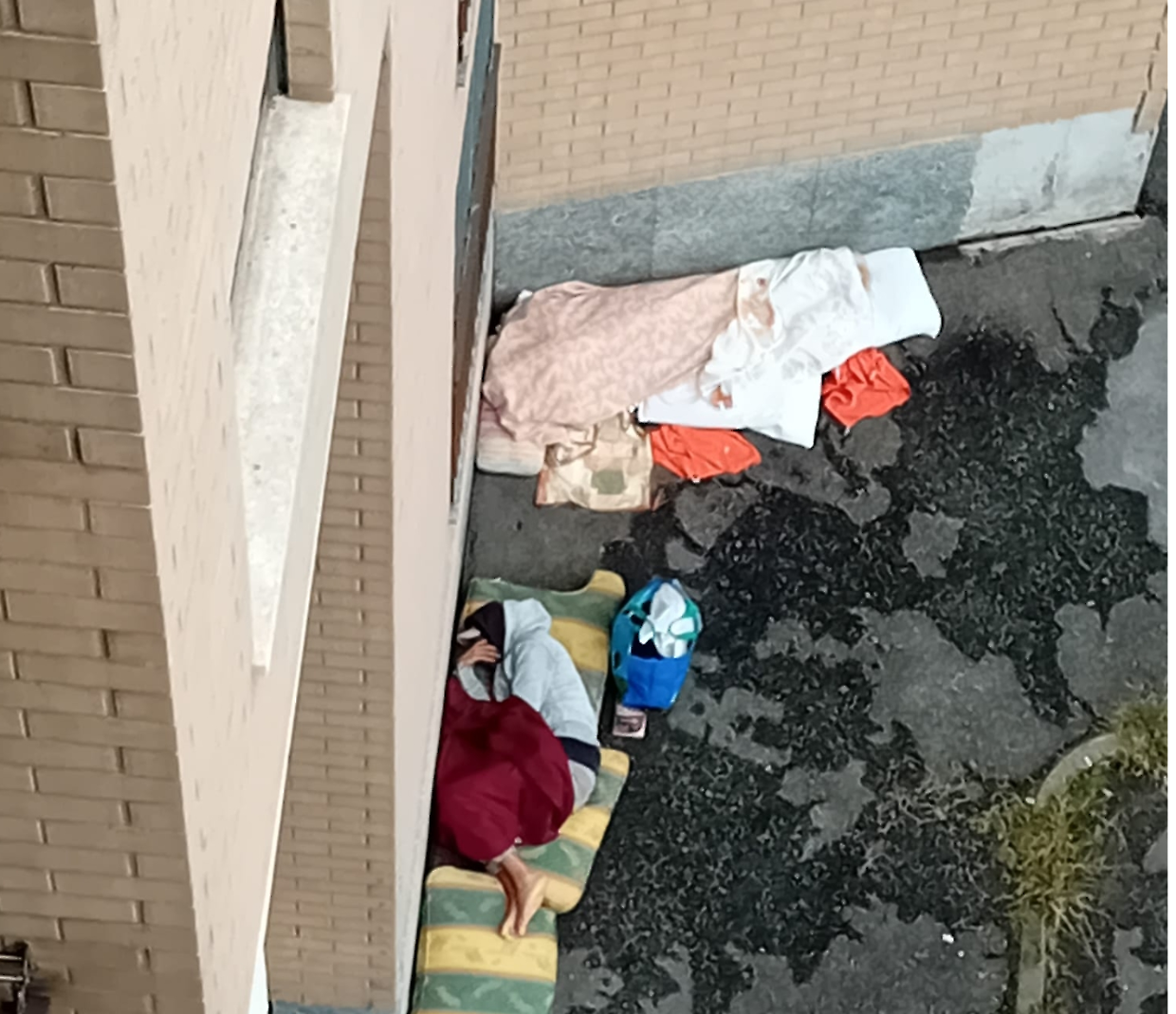 Le condizioni del cortile di via Bioglio