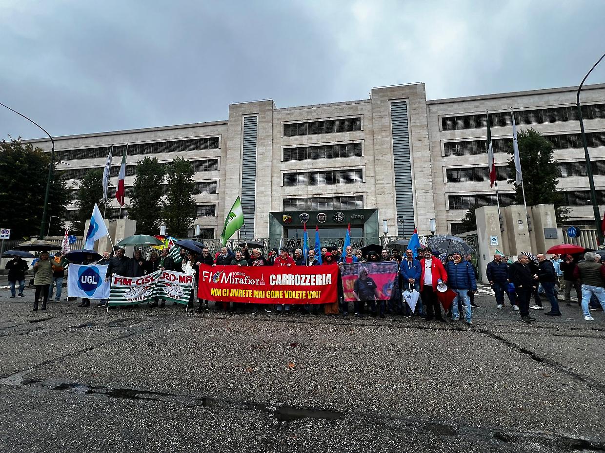 Mirafiori, torna la protesta degli operai davanti alla Porta 5