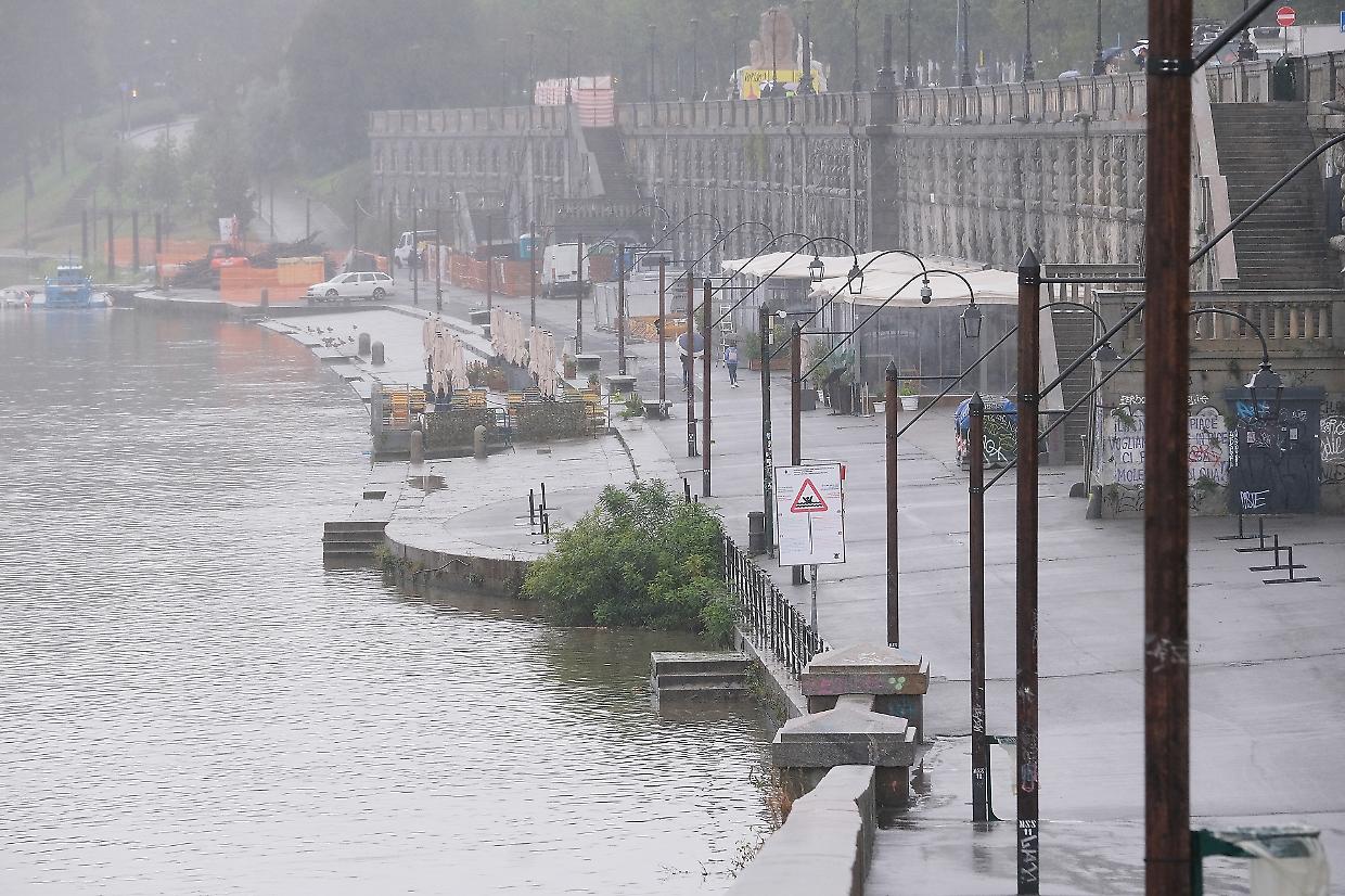 Torino sotto la pioggia: attesa la piena del Po, in arrivo nuove precipitazioni
