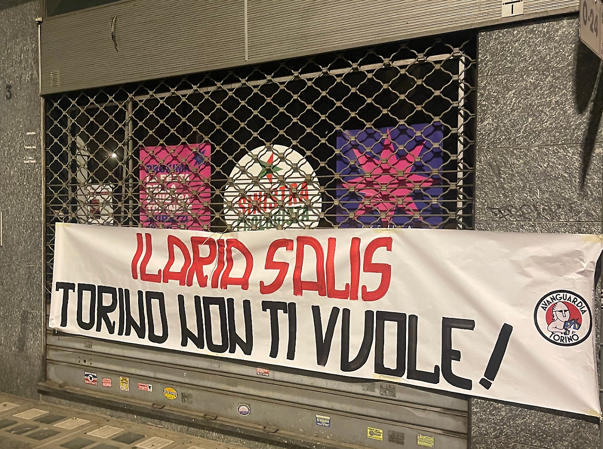 Striscioni contro la Salis ad Askatasuna: "Torino non vi vuole£