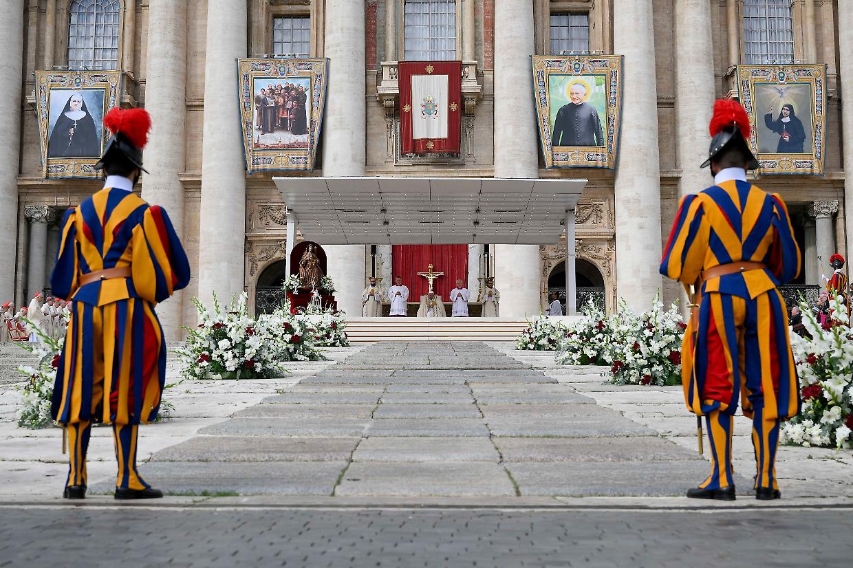 Giuseppe Allamano proclamato santo dal Papa sotto gli occhi del presidente Mattarella