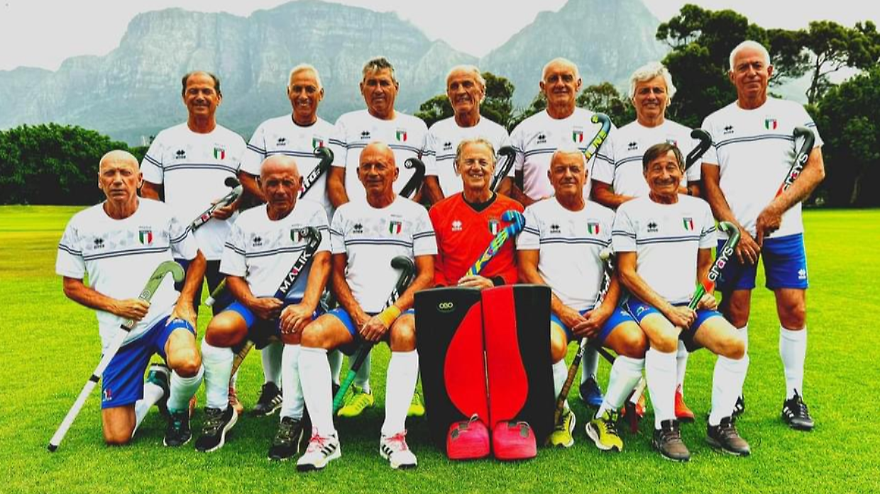 Da Torino a Cape Town, i due fratelli Bruno ai Mondiali over 65 di hockey prato