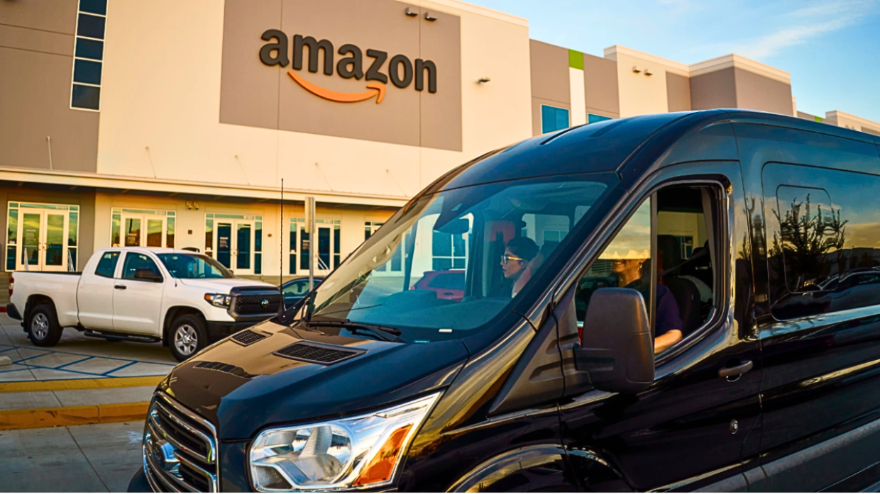 Dall'ordine sul web alla consegna a casa in 3 ore: Amazon stabilisce il suo record a Torino