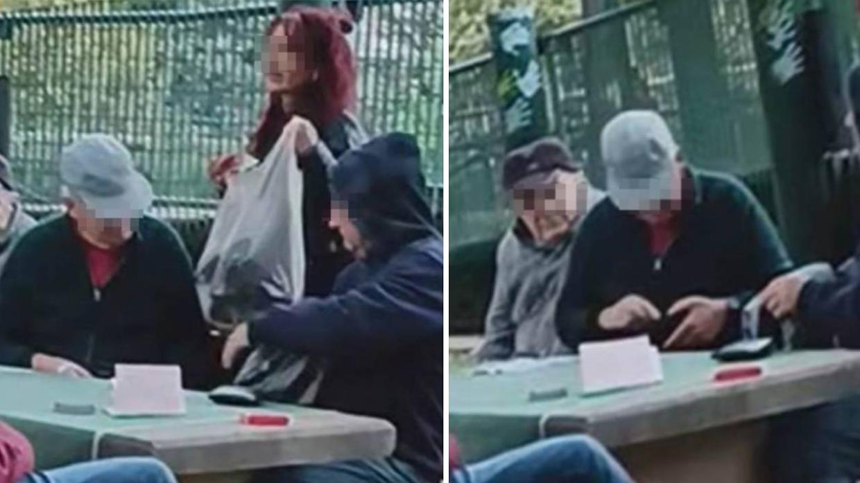 Le immagini che testimonierebbero lo scambio tra denaro e abiti rubati