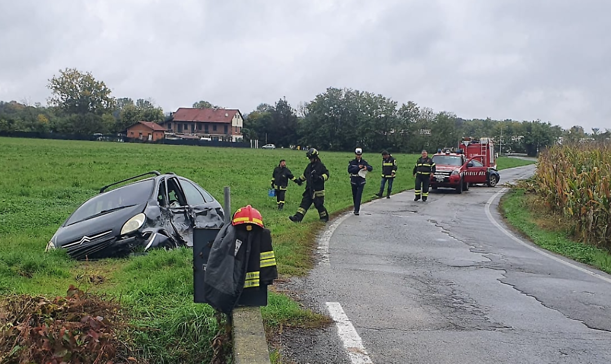 I carabinieri e i pompieri sul posto dopo l'incidente