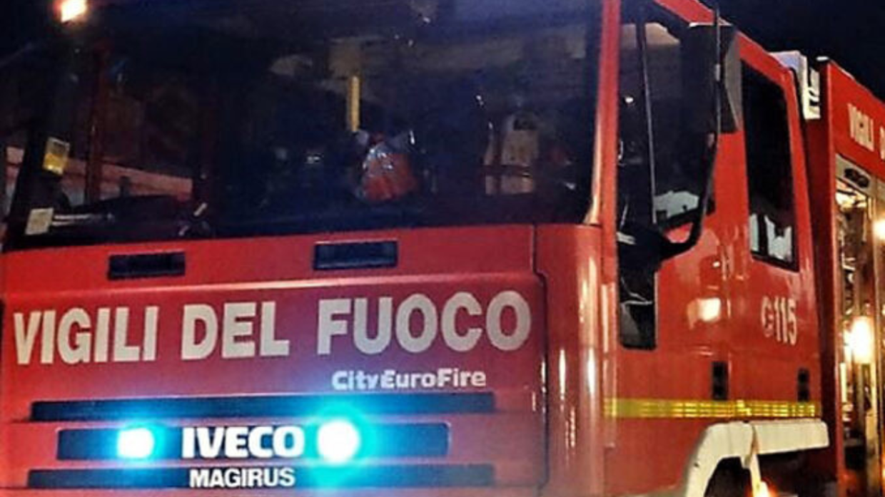 Incidente a Rivarolo Canavese: Auto finisce nel ruscello, tre ragazzi illesi