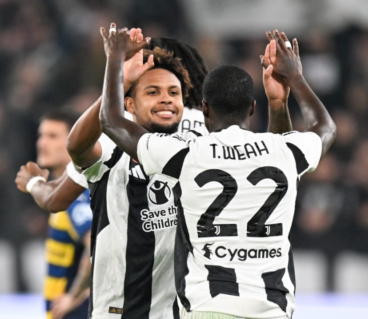 L'esultanza di Weah e McKennie nel 2-2 contro il Parma